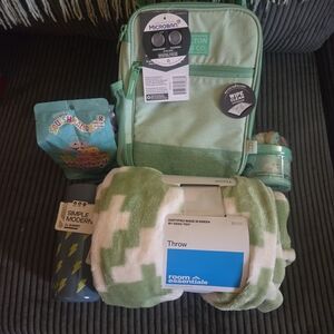 Green Room Essentials Throw Blanket